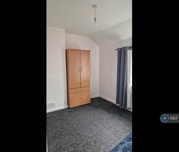 3 bedroom semi-detached house to rent - Photo 6