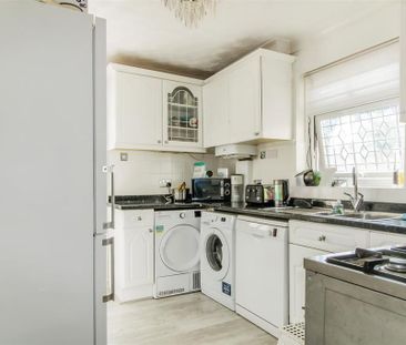 5 bedroom semi-detached house to rent - Photo 4