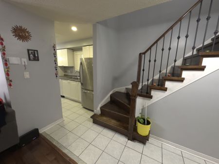 For Lease - 40 Ridgefield Court, Brampton, Ontario - Photo 3