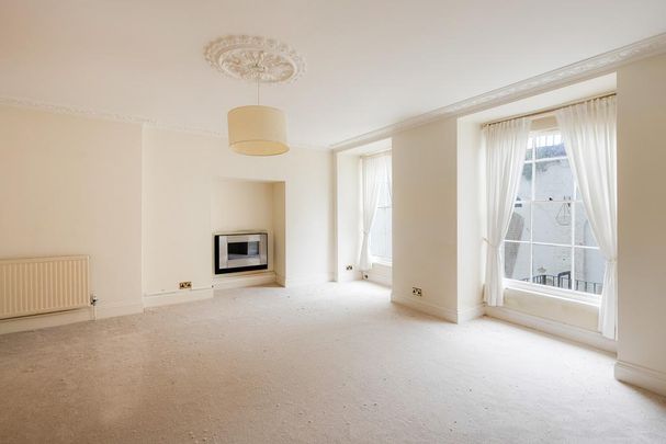 3 bedroom flat to rent - Photo 1