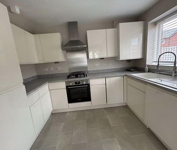 3 bedroom end of terrace house to rent - Photo 4