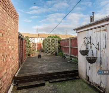 2 bedroom terraced house to rent - Photo 4