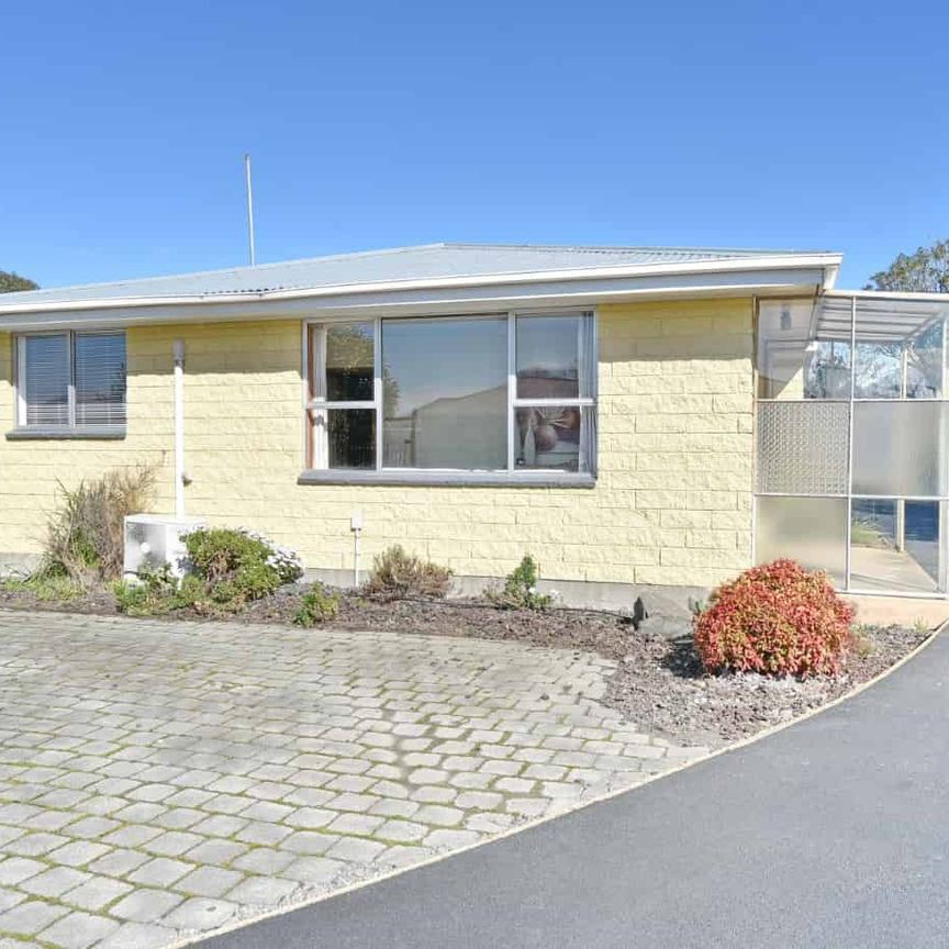 Convenient Location! - Photo 1