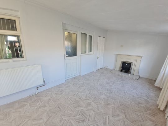 Sycamore Avenue, Knottingley - Photo 1