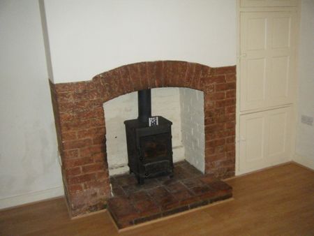 St Leonards Court, Newark, Nottinghamshire, NG24 - Photo 2