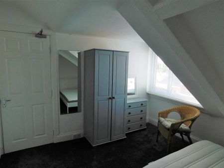 1 bedroom in a flat share to rent - Photo 4