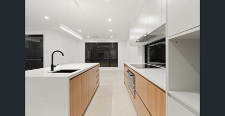 Ultra Modern 5 Bedroom Beauty - Photo 5