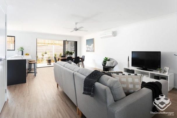 Beautiful 4 Bedroom Townhouse - Photo 1