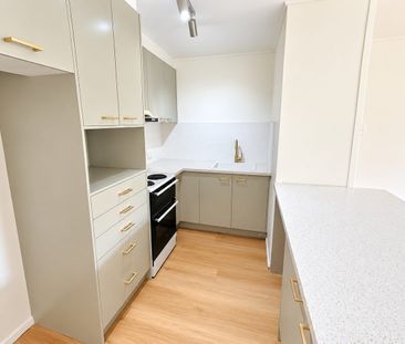 Freshly Updated 2-Bedroom Apartment – Just a Stroll to the Broadwater! - Photo 6