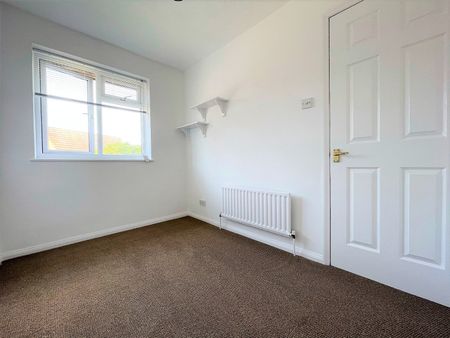 3 bedroom semi-detached house to rent - Photo 2