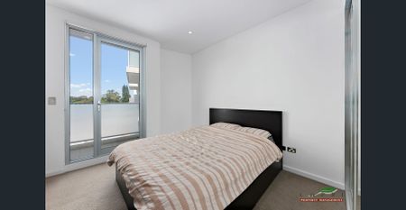 Spacious & Sunny 2 Bedroom Apartment - Photo 3