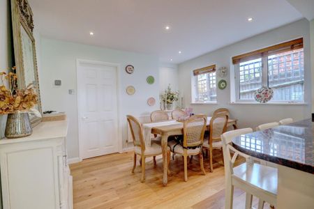 4 bedroom detached house to rent - Photo 4