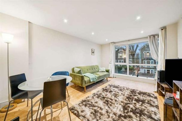 Chiswick High Road, London, W4 - Photo 1