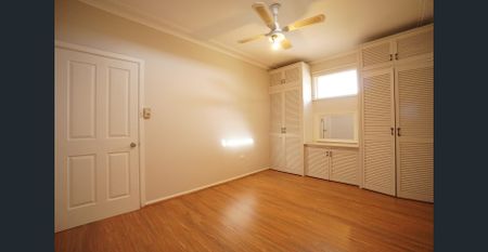 Renovated Family House - Photo 3