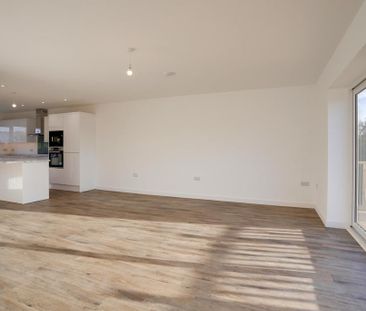 4 bedroom detached house to rent - Photo 4