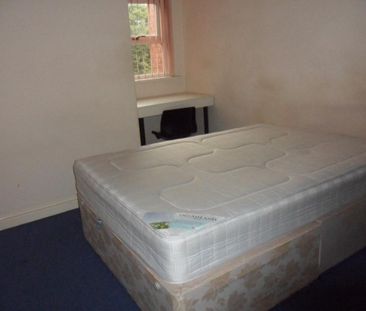 3 bedroom flat to rent - Photo 3