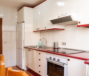 Room in a shared 3-bedroom apartment for rent in Los Ángeles, bills included - Photo 3