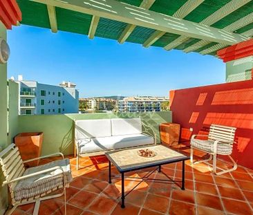 3 bedroom luxury penthouse for rent in Sotogrande, Andalusia - Photo 1