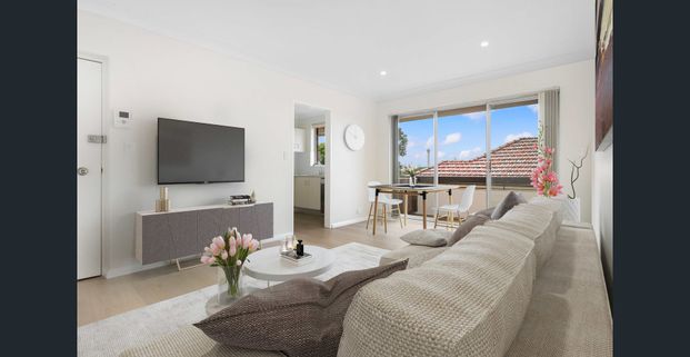 Exquisitely renovated Apartment with a leafy outlook - Photo 1