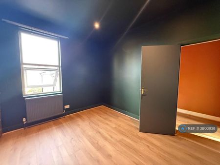 4 bedroom terraced house to rent - Photo 3