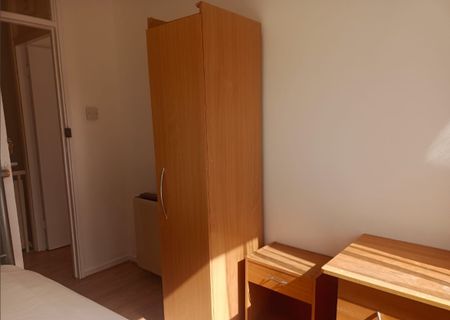 Room in a Shared Flat, Roehampton, SW15 - Photo 3