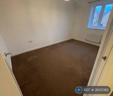 4 bedroom semi-detached house to rent - Photo 3