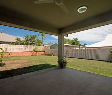 Spacious Family Home - Photo 2