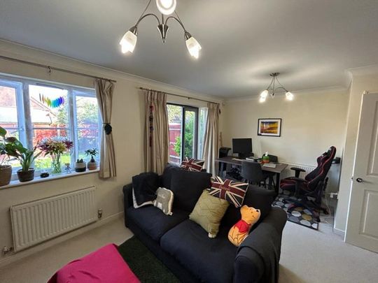 Bicknell Close, Guildford, GU1 - Photo 1