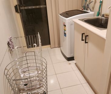 Master Bedroom to Rent - Photo 4