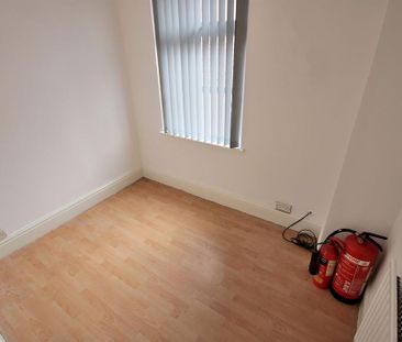 4 bedroom terraced house to rent - Photo 3