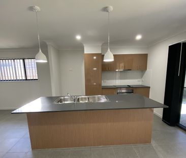 Beautiful home in supreme location - Photo 6