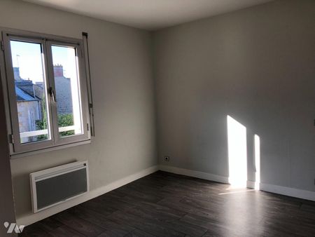 A LOUER Centre Ville d'AVRANCHES Appartement sans ascenseur situé au 2ème étage comprenant : ... - Photo 3