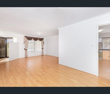 Modern Living: 4 Bedrooms, Open Plan & Theatre Room! - Photo 4