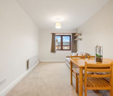 1 Bed Flat, Brook Court, TW8 - Photo 1