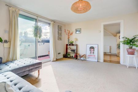 2 bedroom flat to rent - Photo 3