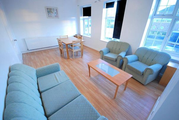 3 bedroom flat to rent - Photo 1
