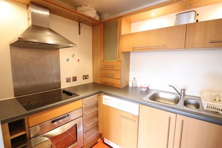Manor House Drive, Coventry, CV1 2EE - Photo 2