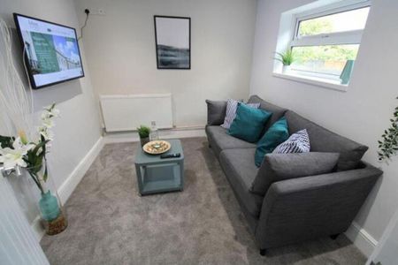 1 bedroom in a house share to rent - Photo 2