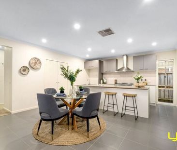 Spacious Family Home in Cranbourne West - Photo 4