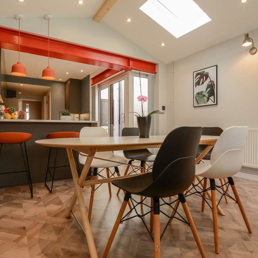 Beautifully renovated house on Coburn Street with top design - Photo 1