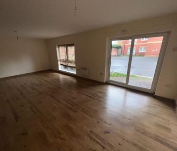 2 bedroom ground floor flat to rent - Photo 1