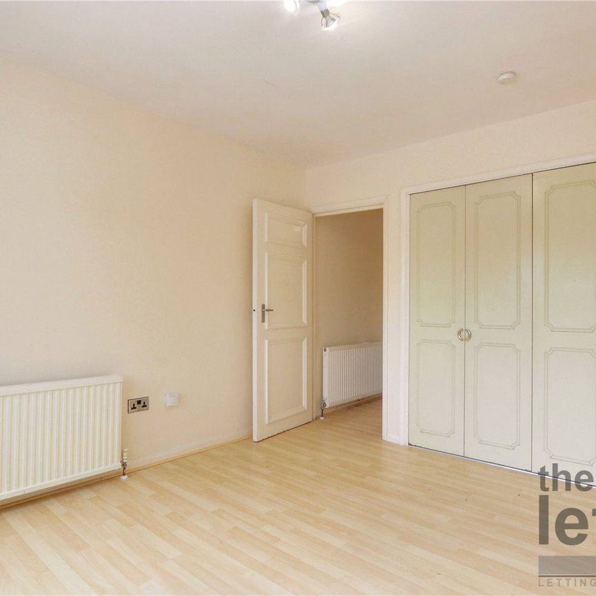 Lancaster Road, Enfield, EN2 0JN - Photo 1