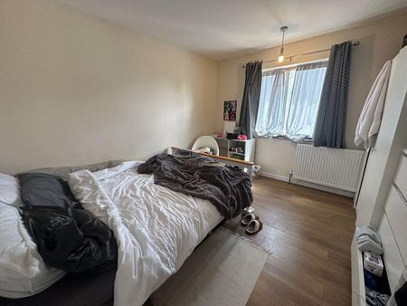 4 bedroom semi-detached house to rent - Photo 4