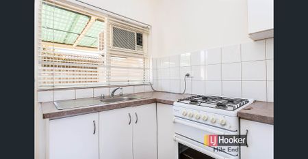 Low Maintenance Spacious Unit - Photo 3