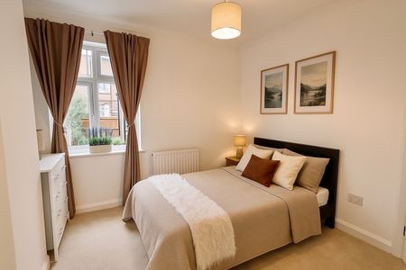 2 Bed Maisonette, Rothesay Avenue, SW20 - Photo 2