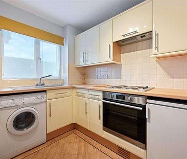 One bedroom terraced house in a highly sought after area. Offered p... - Photo 3