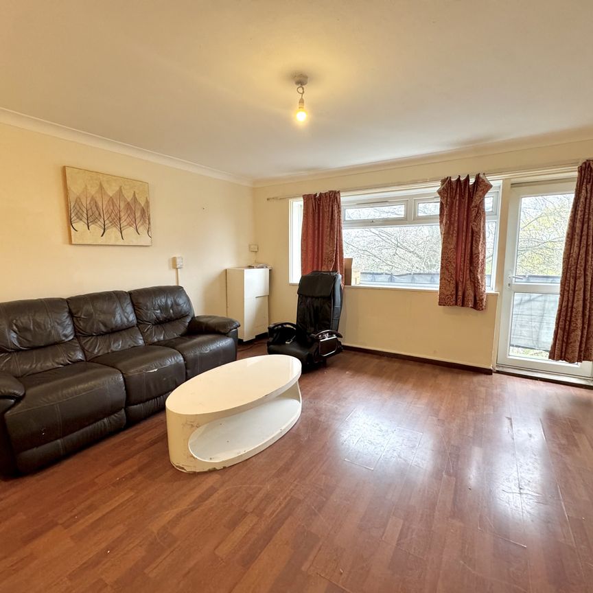 Memorial Close, Middlesex, TW5 - Photo 1