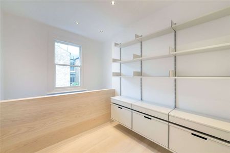 A remarkable five bedroom family home, meticulously refurbished to the highest standards - Photo 3