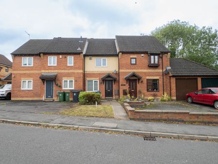 2 bedroom mid terrace to let - Photo 2