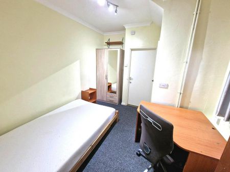 4 bedroom terraced house to rent - Photo 4